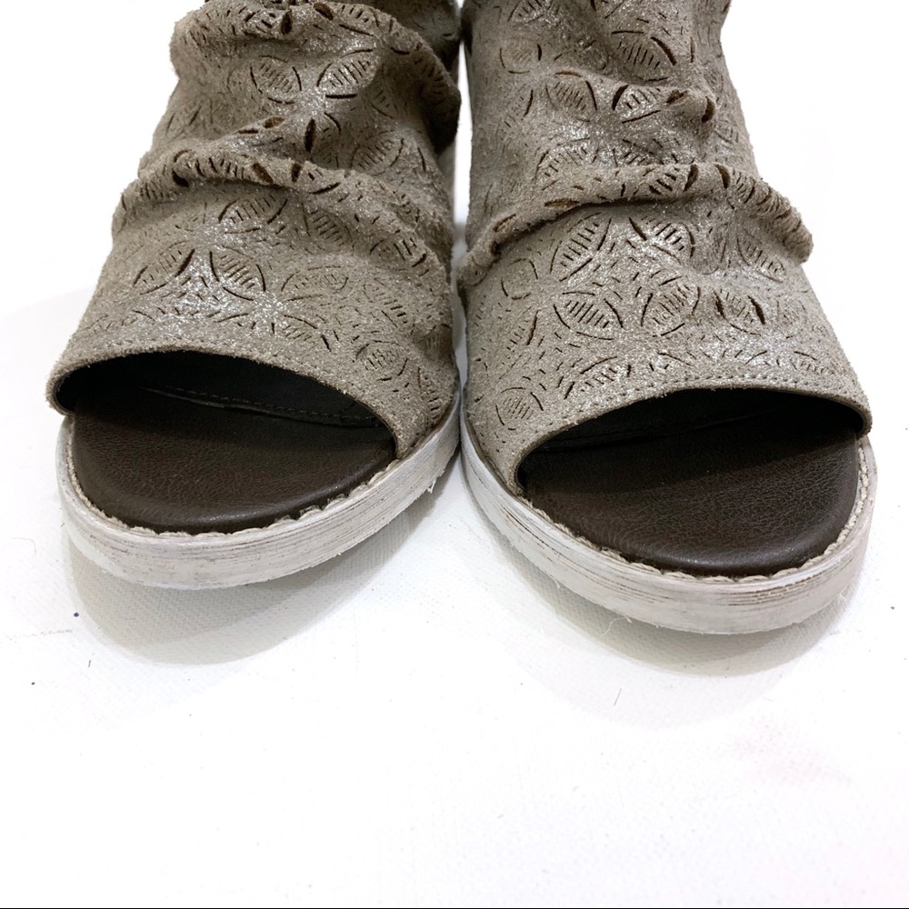 Naughty Monkey Nyxx Open Suede Toe Mules - Picture 6 of 8